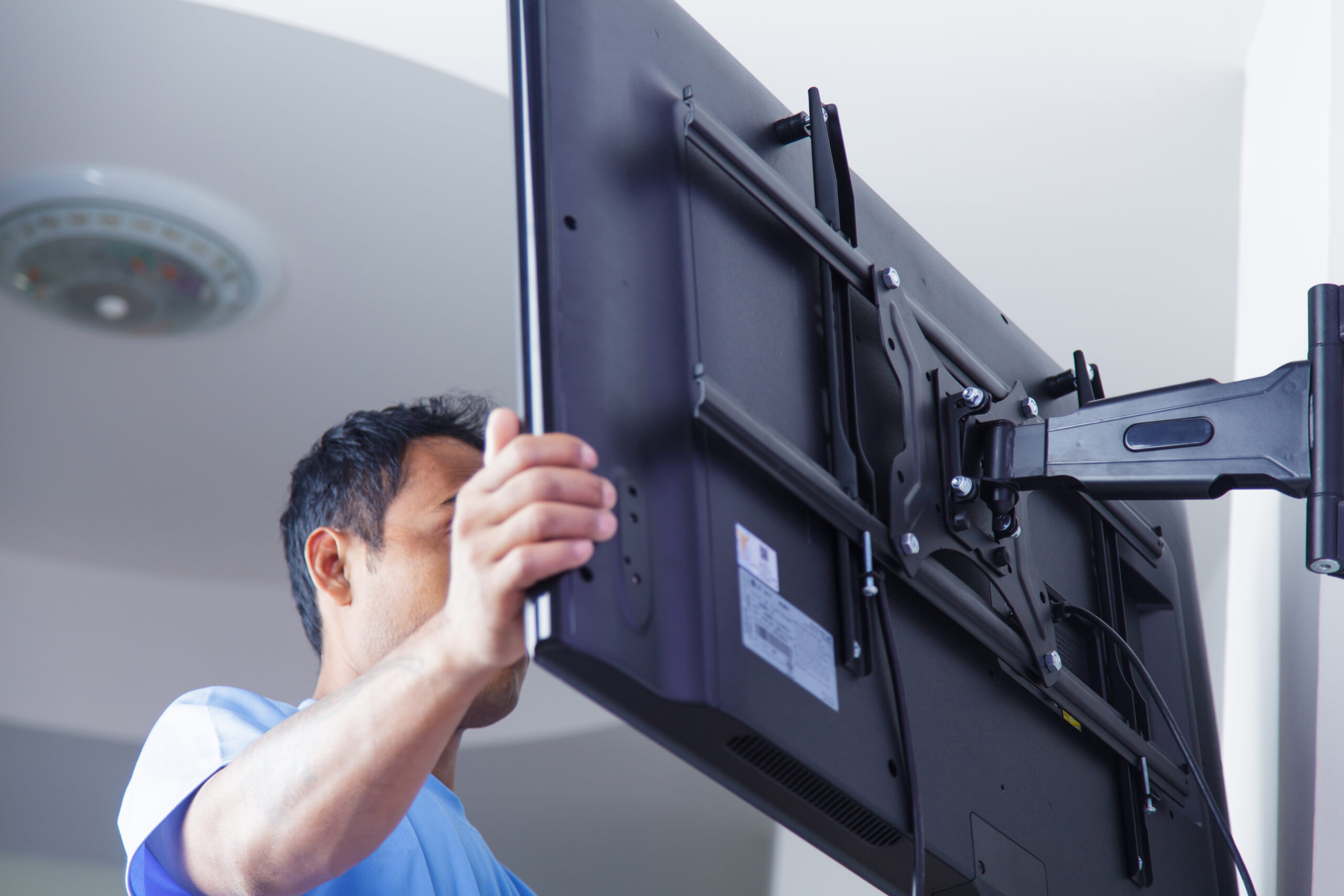 5 Reasons To Hire a TV Mounting Service
